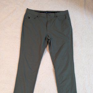 Vineyard Vines on-the-go pants